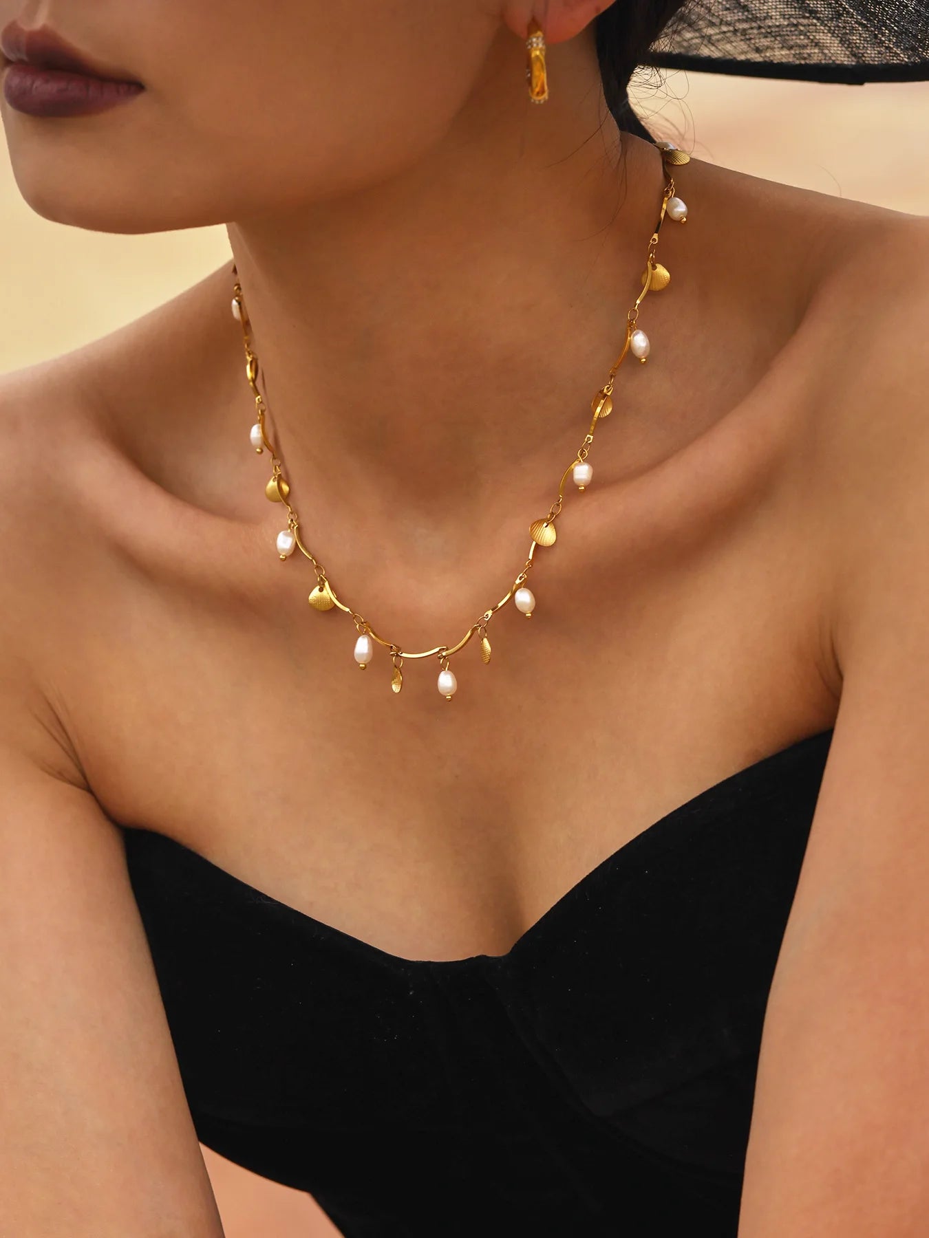 Luxury Stainless Steel Shell Pendant Necklace